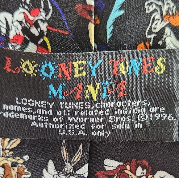 Looney Tunes Mania Valentine Men's Tie - Picture 4 of 4
